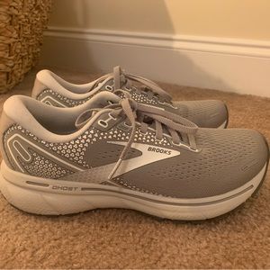 Size 7, Brooks Ghost, gray